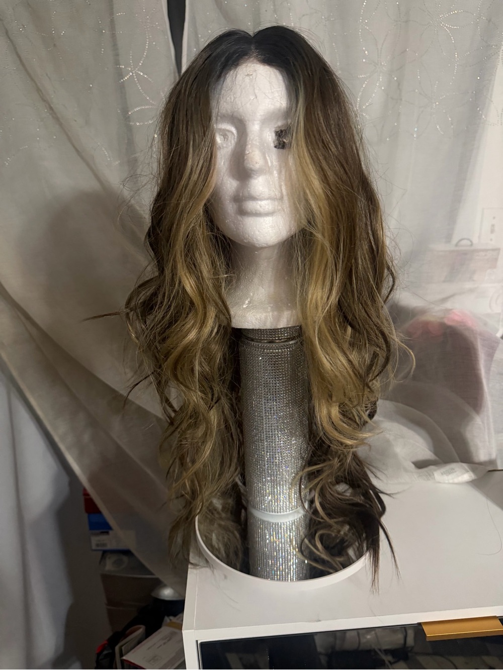 Chelsey Smith Evans T-part Long Synthetic Wavy Wig in Brown and Blonde Balayage